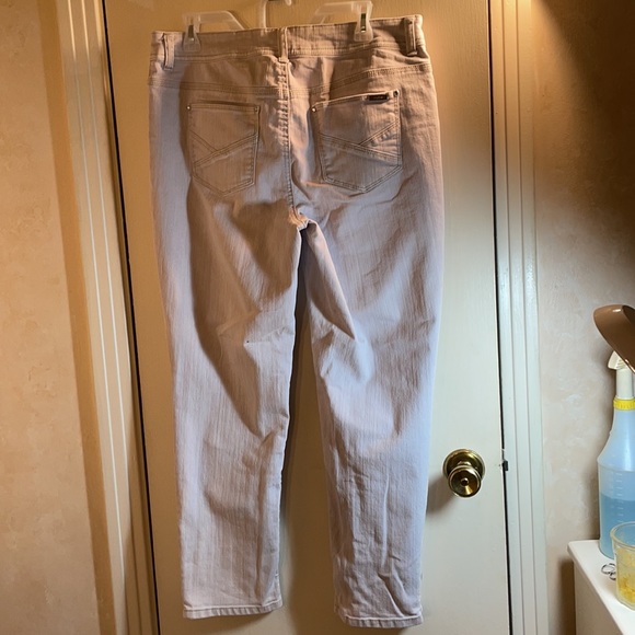 SO SLIMMING By Chico's. Zippers at ankles - Picture 2 of 9